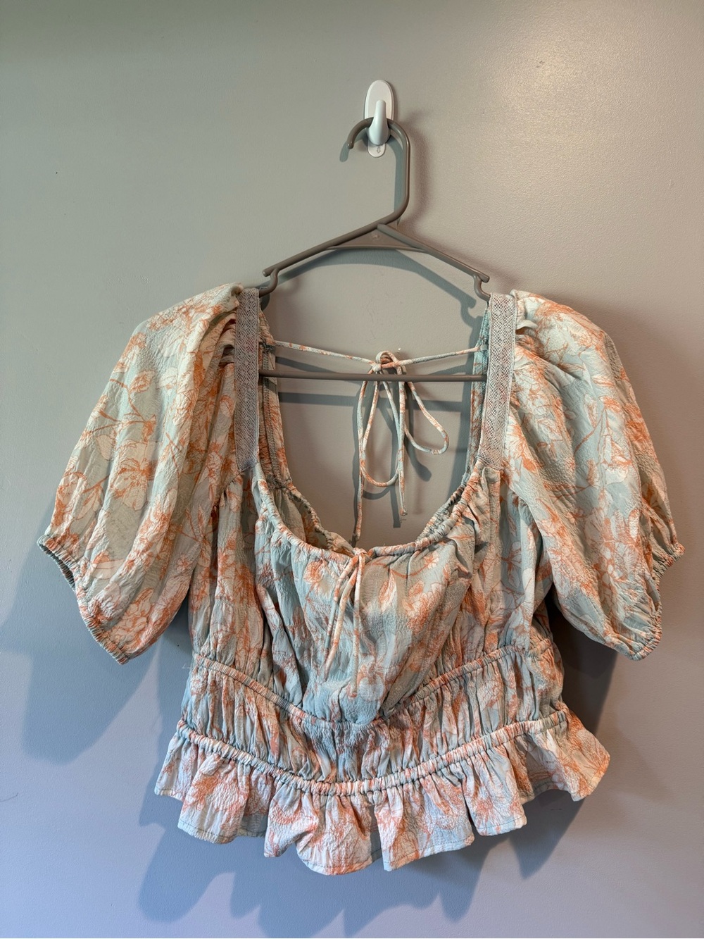 Women’s ’Forever 21’ floral crop blouse
